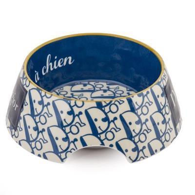 Dog bowl with blue and white pattern and 'à chien' text on a white background